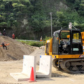 遠隔操作の建機が消防隊と連携して災害時の模擬防災訓練を実施　有効性と可能性を確認