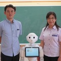 沖縄で人型ロボット「Pepper」が小学校のプログラミング教育を支援「Pepper社会貢献プログラム2」児童に図書の案内や検索を支援