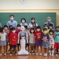 沖縄で人型ロボット「Pepper」が小学校のプログラミング教育を支援「Pepper社会貢献プログラム2」児童に図書の案内や検索を支援