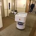 無人配送ロボットで宿泊療養施設の食事配送やゴミ回収業務を全自動化