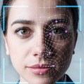 目の生体認証で出退勤や休憩を管理　クラウド型勤怠管理「ICタイムリコーダー」が虹彩認証システム「イリアス」と連携