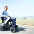電動車イス/近距離モビリティ「WHILL」の操作で脳が活性化するか実証実験へ　秋田大学とWHILLが調査