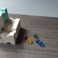 ビー玉の転がるみちをつくって遊ぶ立体パズル「Quomué」楽しみながら非認知能力の発達を促す