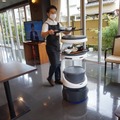 配膳ロボット「Servi」を導入した高齢者住宅で職業体験　コロナ禍で交流が難しい高齢者と若者を繋ぐ場に
