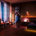 スマート照明「Philips Hue」が音楽配信サービス「Spotify」と提携 曲に合わせてHueライトの色が切り替わる