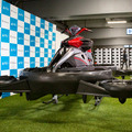 空飛ぶバイク「XTURISMO」ついに発売　実用型ホバーバイクが活用されるシーンとは? 操縦免許は? 未来のエアモビリティ社会へ