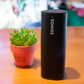 Sonosの新製品「ソノス ローム」レビュー Alexa対応のモバイル防水スマートスピーカー、音質やAlexaとの会話を動画でチェック