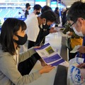 パナソニック、イヤホンで解説を聞きながらサッカー観戦「リアルタイム音声配信 CHEERPHONE」でガンバ大阪とコラボ