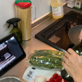 ペットとの生活にEcho ShowやFireタブレットなどAlexaデバイスを活用する方法　Amazonが社員3名の暮らしをブログで公開