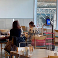 デリバリー＆配膳ロボット最前線　スタジアム内のレストランやVIPルームで新機能の実証実験　Echoと連携も【ARX レポート(3)】