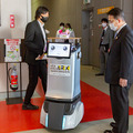 デリバリー＆配膳ロボット最前線　スタジアム内のレストランやVIPルームで新機能の実証実験　Echoと連携も【ARX レポート(3)】