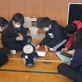 『LOVOT』を使ったプログラミング授業 横浜市立本牧南小学校で実施 オリジナリティあふれるダンスを披露