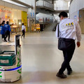 キビキビ動く豊田自動織機の自動搬送ロボット「AiR-T」とセコムの警備ロボット「cocobo」【ARX レポート(4)】