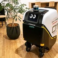 川崎重工とティアフォー開発の自動搬送ロボットが生活必需品を配送　2種類のロボットを同時に制御する実証実験