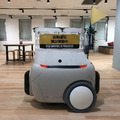 川崎重工とティアフォー開発の自動搬送ロボットが生活必需品を配送　2種類のロボットを同時に制御する実証実験