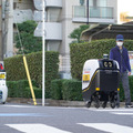 川崎重工とティアフォー開発の自動搬送ロボットが生活必需品を配送　2種類のロボットを同時に制御する実証実験