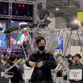 黒い「スケルトニクス」がロボカップ会場に登場　身長3mの身体拡張ロボットスーツのパフォーマンスに来場者の歓声ひびく