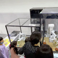 五平餅を焼いて、クレープを作り、抹茶を点てる調理ロボットたち　「スマートライフカフェ」のシェフは協働ロボット「COBOTTA」