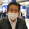 掃除しながら万引き抑止も　清掃・警備・案内の３機能を持つ複合型サービスロボットオムロン「Toritoss」