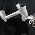 GITAI、トヨタの月面モビリティ「ルナ・クルーザー」向けロボットアームの開発に着手　試作機を公開