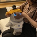 ホテルニューオータニ東京、家族型ロボット「LOVOT」と過ごす宿泊オプションを販売　冬ならではの「LOVOTウェア」を用意
