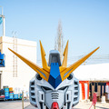 「逆襲のシャア」実物大νガンダム立像、歴代最高の24.8m全景が明らかに！右手をあげた最新写真がこれだ