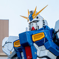 「逆襲のシャア」実物大νガンダム立像、歴代最高の24.8m全景が明らかに！右手をあげた最新写真がこれだ
