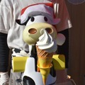 山村乳業 ソフトクリームロボットを「山村みるくがっこう 内宮前店」に導入 看板ロボがお伊勢参りの利用者をおもてなし