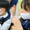 “香り×AI”による次世代教育を小学校1年生が体験 感じ方、表現の違いを学び感性や表現力を育む 愛知教育大学 野田敦敬学長が監修