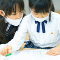 “香り×AI”による次世代教育を小学校1年生が体験 感じ方、表現の違いを学び感性や表現力を育む 愛知教育大学 野田敦敬学長が監修