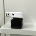 顔認証で受付を無人化　AIアシスタント「PLEN Cube」に壁掛けタイプも登場　新宿のコワーキングスペースで実践導入