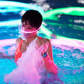 プールが光るダンスフロアになる　プールで踊る新感覚の音楽イベント「CLUB POOL」初開催　Apple Watchとアプリも活用