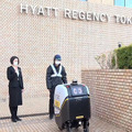 ティアフォー/川崎重工/KDDI/損保ジャパン/小田急/公園財団 自動配送ロボットの公道配送実証　西新宿で5Gと高精度測位を活用