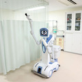 川崎重工と藤田医科大学病院、アーム付きサービスロボットで搬送業務や夜間病棟の見回りを実施　3ステップの実証実験とは