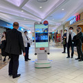 レストランやショッピング街に多数の「自律移動ロボット」登場　配膳/警備/サイネージ/清掃/案内の自動化最前線　大名古屋ビルヂング