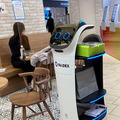 レストランやショッピング街に多数の「自律移動ロボット」登場　配膳/警備/サイネージ/清掃/案内の自動化最前線　大名古屋ビルヂング