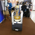 エイム・テクノロジーズ、独自開発アダプターを使ってロボットとエレベーター連携を簡単に可能に