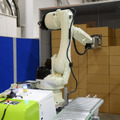 川崎重工 デバンニングロボット「Vambo」を新発売 1時間に最大600個の荷降ろし 独自開発のハンドで混載に対応