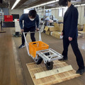 CuboRex 不整地も走行できる電動クローラユニット「CuGo」と一輪車での運搬をラクにする「電動化ねこ車キット」体験レポート