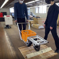 CuboRex 不整地も走行できる電動クローラユニット「CuGo」と一輪車での運搬をラクにする「電動化ねこ車キット」体験レポート
