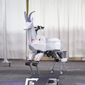 【動画】川崎重工のウマ型トランスフォーム四脚ロボット「Bex」のデモ公開　人が乗って移動したり重い荷物を運んだり
