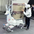 【動画】川崎重工のウマ型トランスフォーム四脚ロボット「Bex」のデモ公開　人が乗って移動したり重い荷物を運んだり