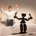【びっくり】ソニーのPlayStaionチームが人型ロボットを初公開！ポーズや動作を真似してキレキレに動く　日本科学未来館「きみロボ展」で