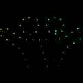 閉校する小学校の夜空に「アリガトウ」の文字が浮かぶ　ドコモ「光の思い出ドローンショー」に歓声が響く
