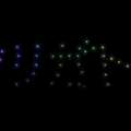 閉校する小学校の夜空に「アリガトウ」の文字が浮かぶ　ドコモ「光の思い出ドローンショー」に歓声が響く