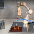 「Microsoft HoloLens 2」で作業用多関節ロボットを操作&ティーチング 革新的なMRロボット教示ソリューション「RoboLens」