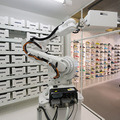 ABBロボティクスがロンドンの百貨店で3Dプリンタを使ったアート作品制作のデモ公開 原料は海洋プラスティックごみ