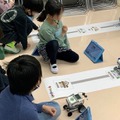 小学1年生が「ロボットプログラミング」を体験 レゴブロックで車型のロボットを作る 明日葉「渋谷区クラブ事業コーディネート」