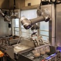 JR王子駅「いろり庵きらくそば」に「そばロボット」を初導入　2026年に駅そば30店舗へ導入目指す　ベックスコーヒーでもDX施策