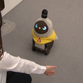 『LOVOT』の目線の高さに合わせてしゃがむと近づいてくる精度が向上 コニカミノルタの骨格検出技術 5月末に配信予定